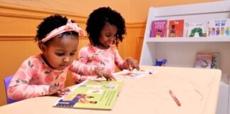 Этот учитель говорит, что малыши умеют читать. Вот что говорят наука и мой 4-летний ребенок.