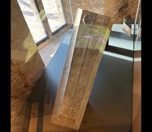 Столітню корабельну аварію, яку помилково вважають сучасним сміттям, нарешті підняли