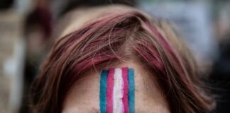 Pemerintahan Trump Menargetkan Perawatan Penegasan Gender untuk Anak di Bawah Umur dengan Pembatasan Baru