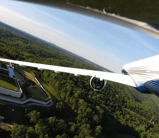 Ramy RC створив найбільший у світі Boeing 777. І вручив пульт управління Тайлеру Перрі