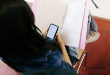 School Phone Bans Improve Well-Being, But Not Grades or Attendance