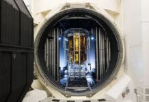 Blue Origin’s Moon Lander Passes Critical Vacuum Test, Fueling Race Against SpaceX