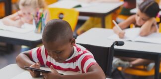 Les interdictions d’écran risquent de laisser de côté les étudiants neurodivergents
