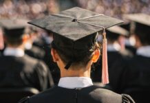 Чому ступінь в університеті, як і раніше, важливий в епоху ІІ